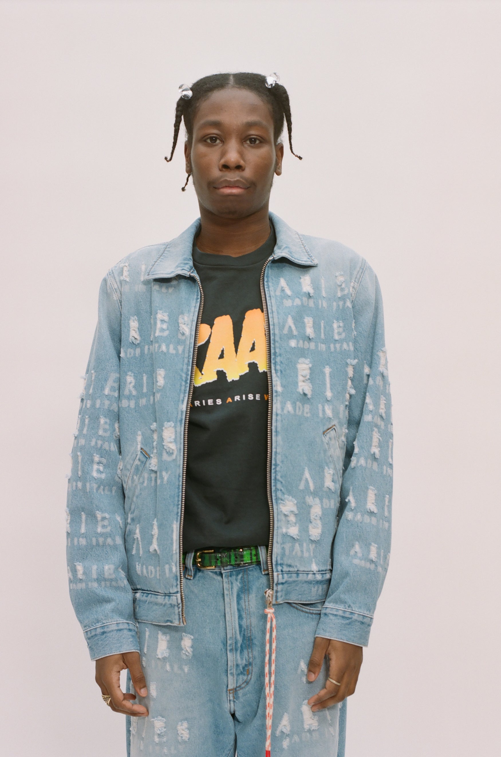 Load image into Gallery viewer, Destroyed Jean Jacket