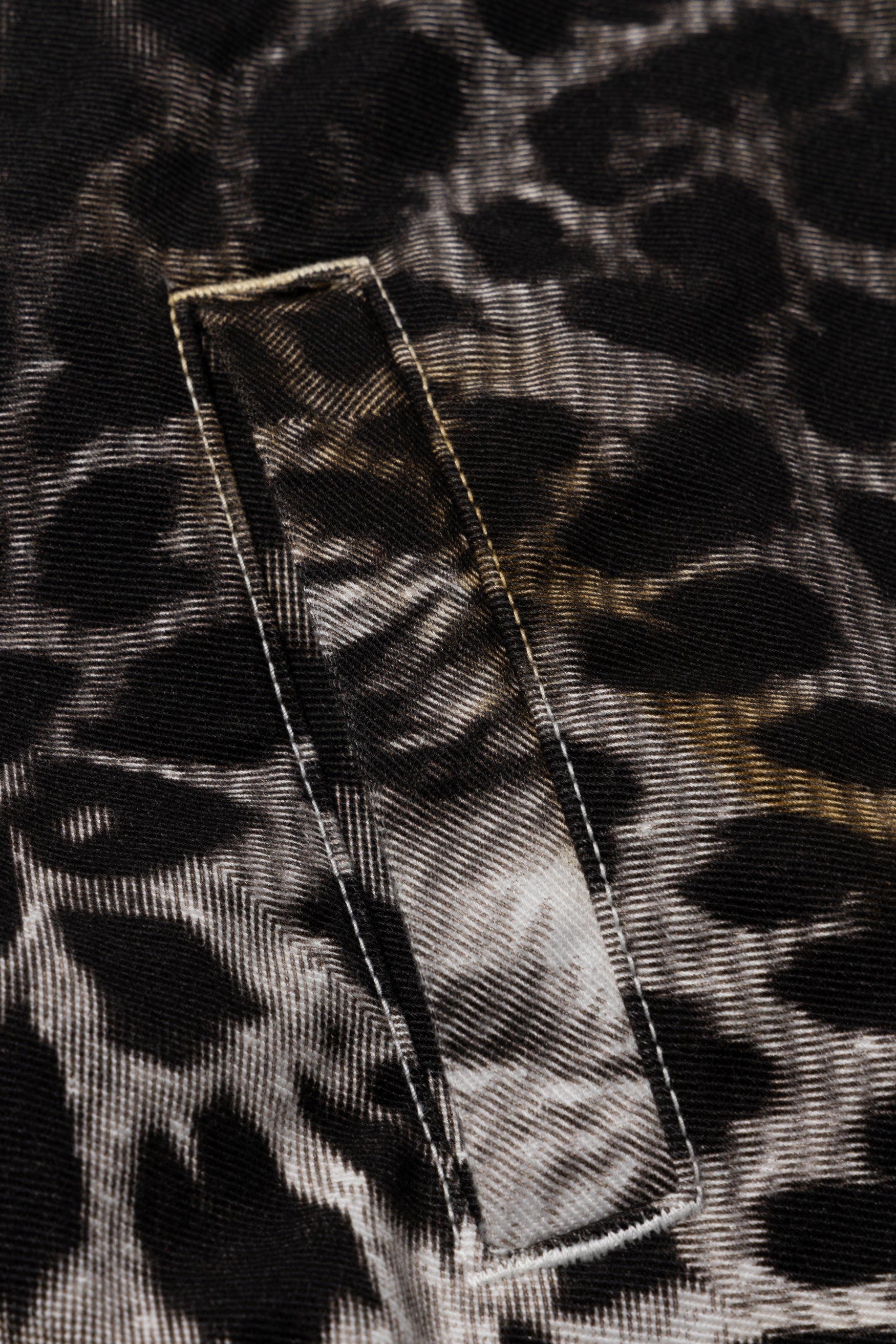 Load image into Gallery viewer, Leopard Zip Through Denim Jacket